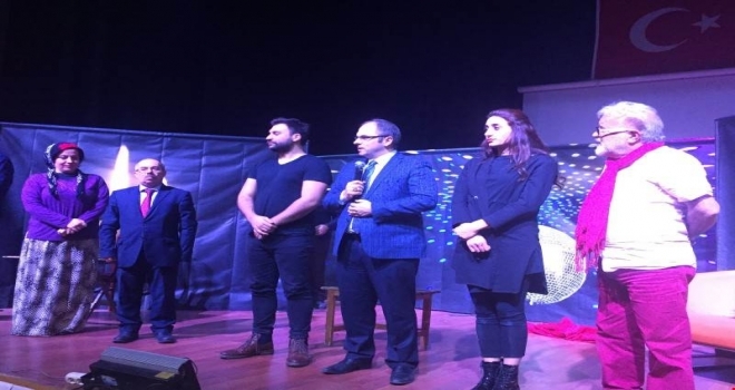 BAĞIMLILIKLA MÜCADELE TİYATRO İLE ANLATILDI