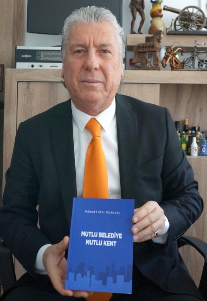 Mehmet Zeki Fidandal Kuşadası belediye başkan aday adayı oldu.