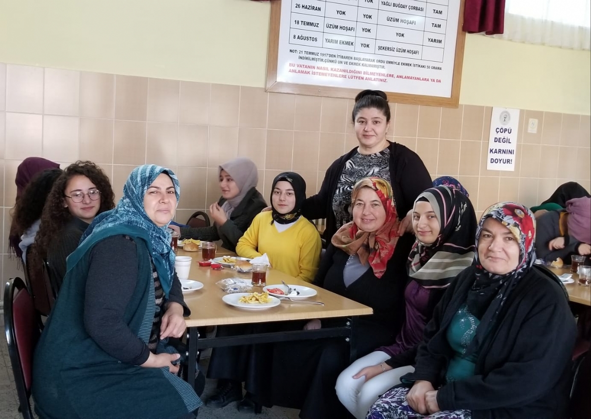 TEKNOLOJİYE ESİR OLMA AİLENDEN KOPMA