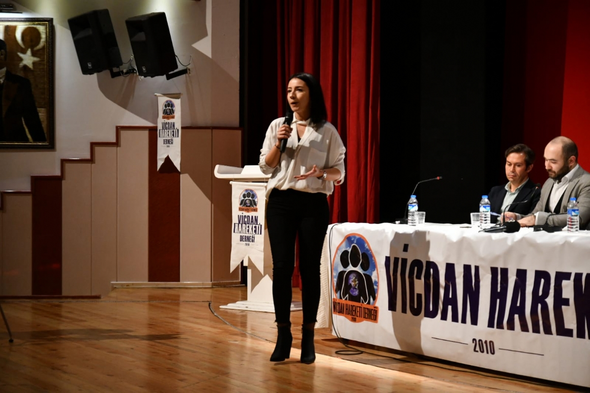 VİCDAN HAREKETİ DERNEĞİ, GENİŞ KATILIMLI BİR PANEL DÜZENLEDİ