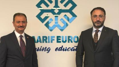 Aldemir, Hollanda'daki  vatandaşlarımızla kucaklaştı.