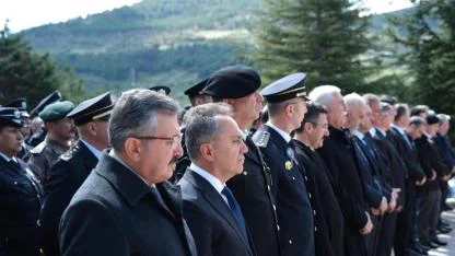 Rektör Yılmaz’dan Polis Haftası’nda Şehitlik Ziyareti