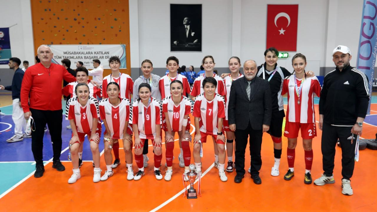 ÜNİLİG Salon Futbolu Grup Müsabakaları Tamamlandı: Şampiyon TOGÜ